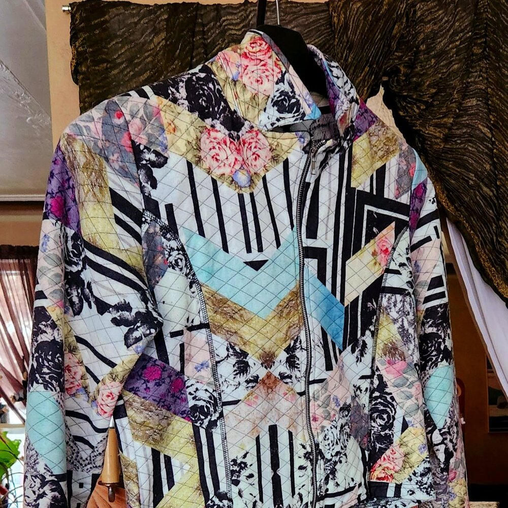 G14  Funky full zipper, roses & abstract 23 x 20 100% poly